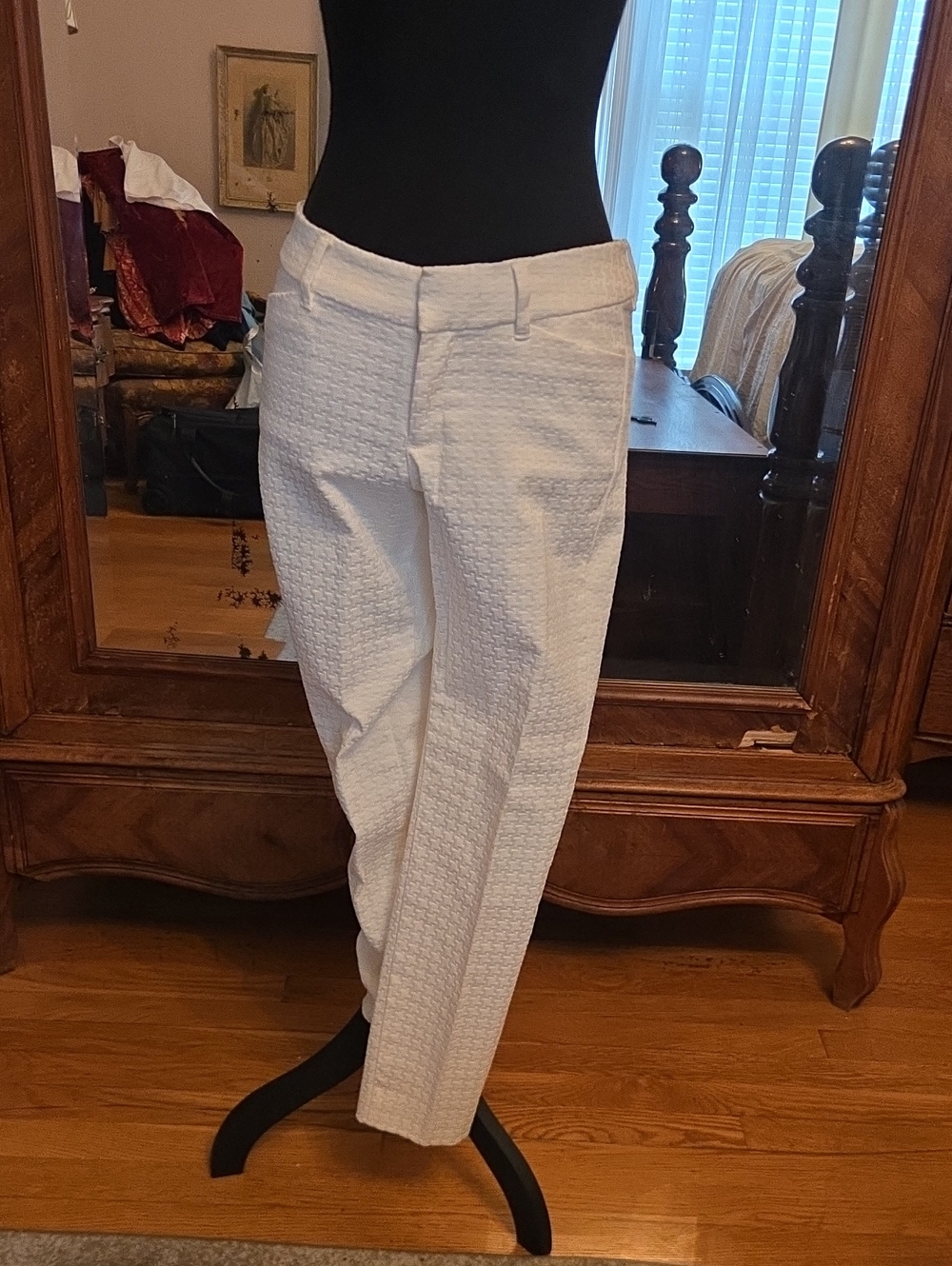 Old Navy White Textured Pixie